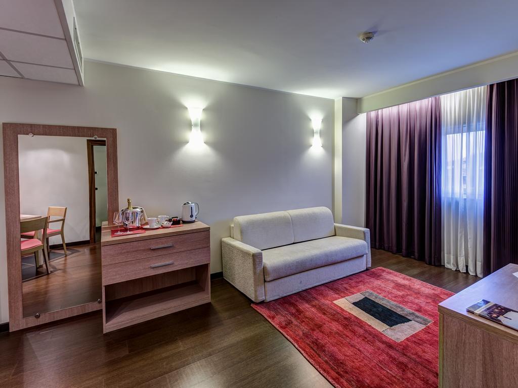 Hotel Capital Rovigo Exterior foto