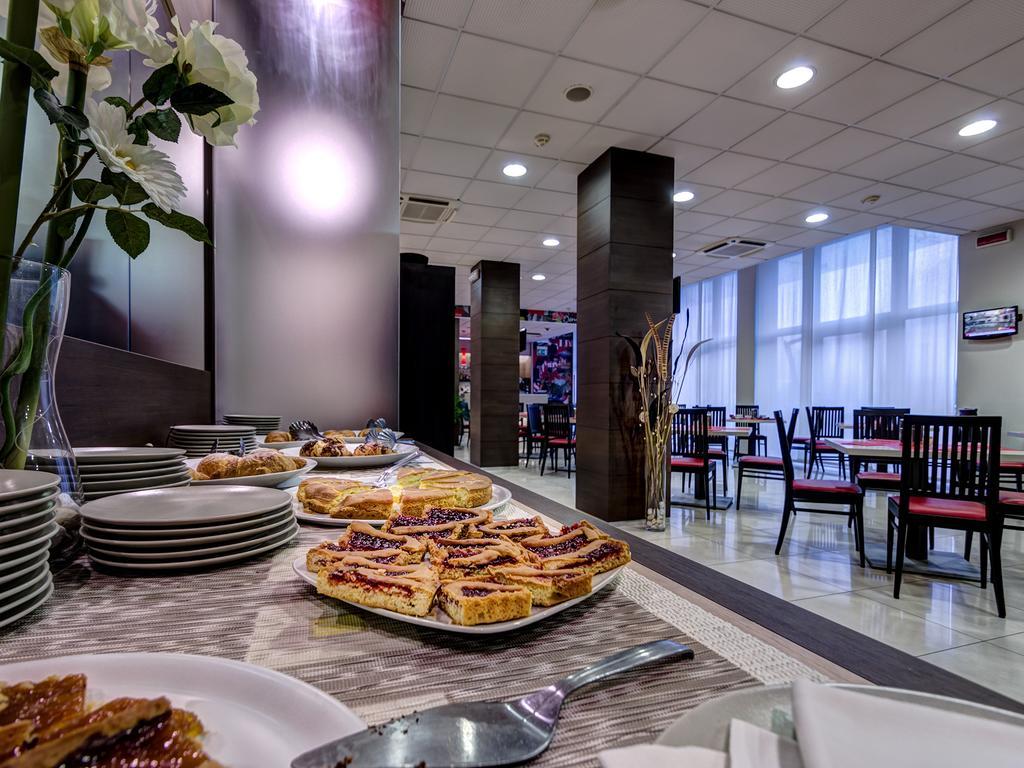 Hotel Capital Rovigo Exterior foto